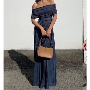 Field Of Dreams Dress in Navy
LIONESS